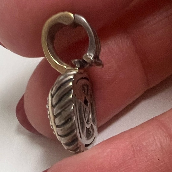 - David Yurman 18k and Silver Diamond Pendant. Excellent Condition. - Picture 6 of 8